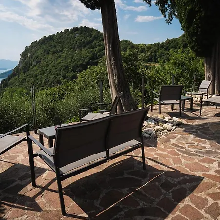 Dama Del Lago Apartment *
