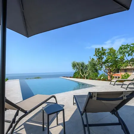 Dama Del Lago Apartment *